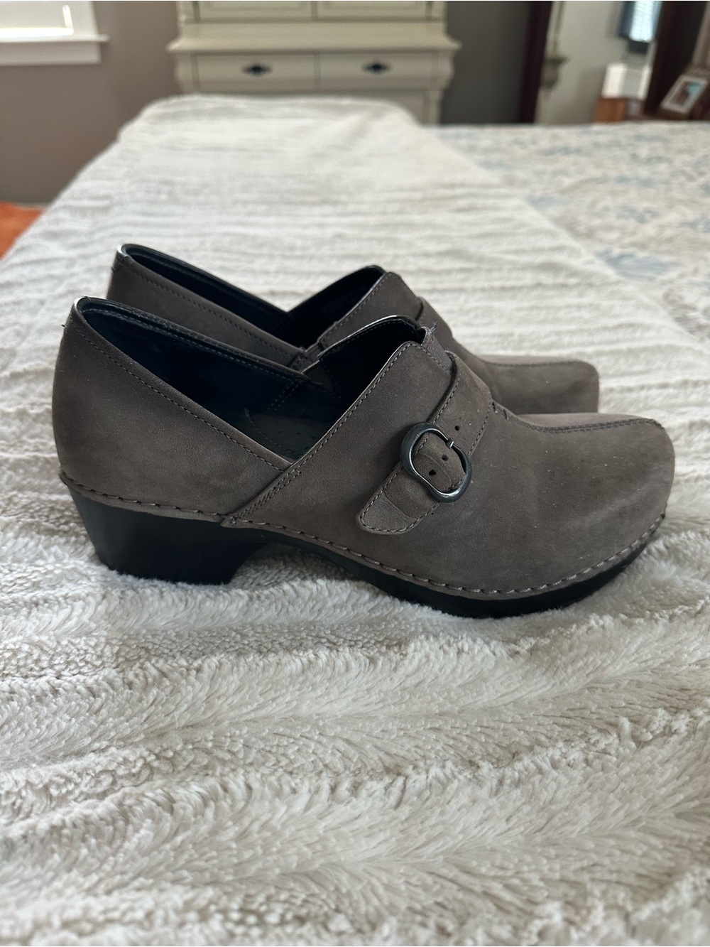Dansko Tamara gray suede clogs WOMENS 39 / US 8.5